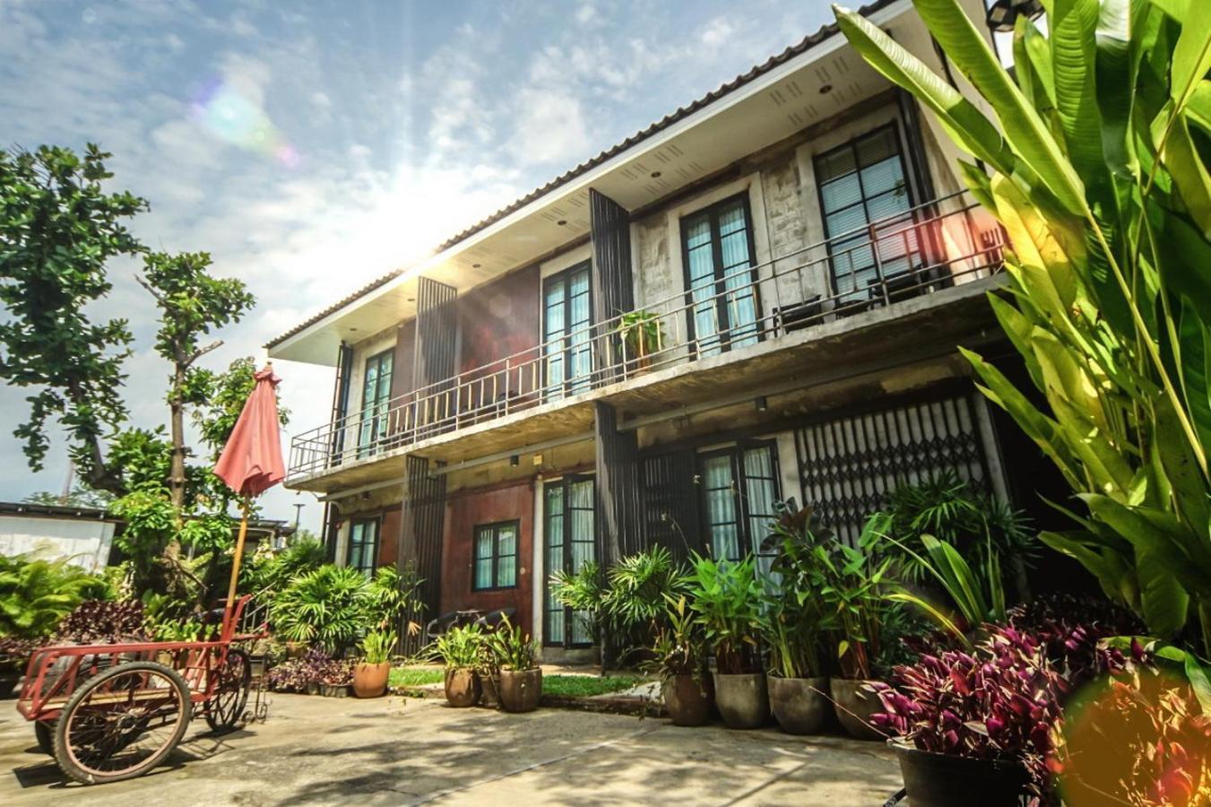 The Warehouse Chiang Mai Hotel Exterior foto